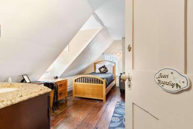 Old Brick Inn Saint Michaels Room photo